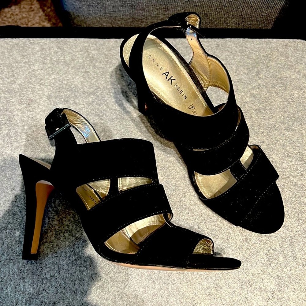 Ladies straps suede sandler